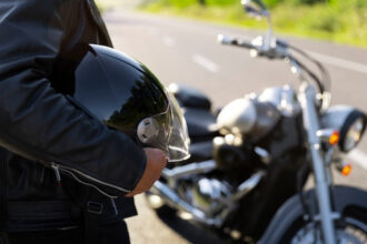 Débuter à moto en France : permis, conduite et assurance, ce qu'il faut vraiment savoir